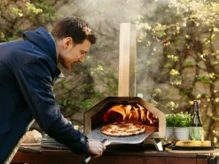 Ooni gelochter Pizzakelle